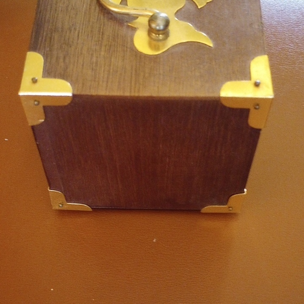 Vintage Wood & Brass 8 Coaster Set in Decorative Caddy - Picture 5 of 8
